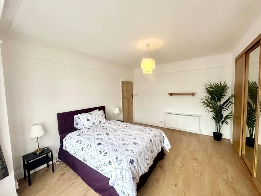4 Bed House In Daneby Road,Se6 Villa Catford Екстериор снимка