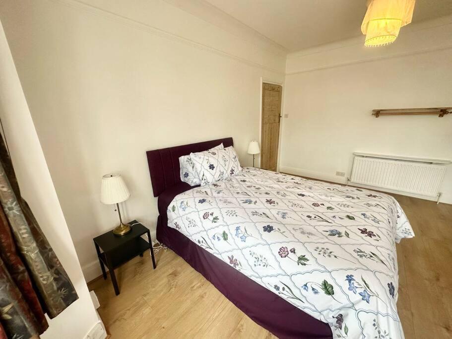 4 Bed House In Daneby Road,Se6 Villa Catford Екстериор снимка
