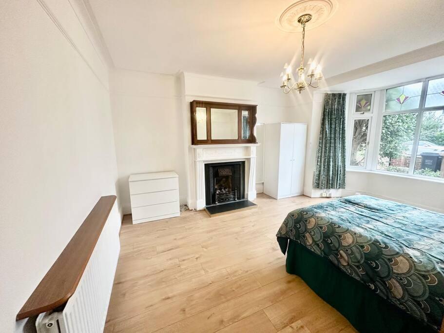 4 Bed House In Daneby Road,Se6 Villa Catford Екстериор снимка