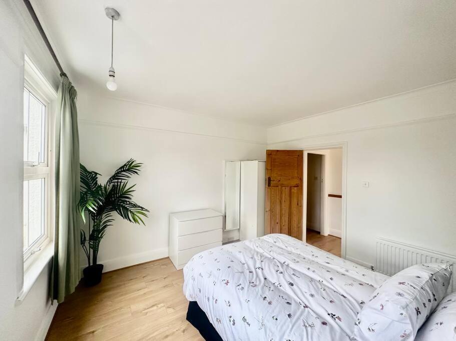 4 Bed House In Daneby Road,Se6 Villa Catford Екстериор снимка