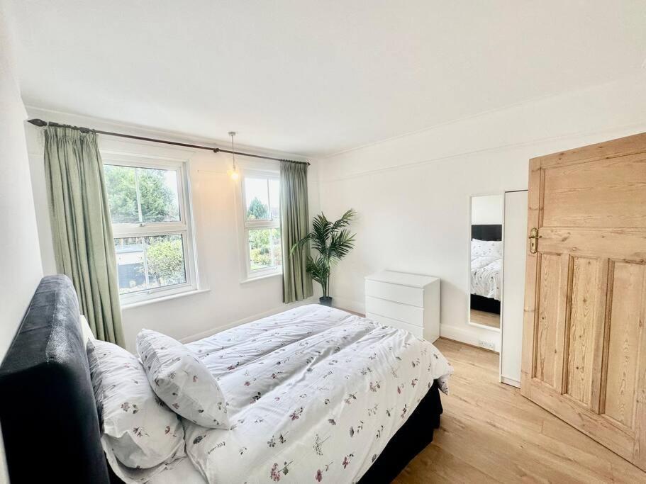 4 Bed House In Daneby Road,Se6 Villa Catford Екстериор снимка