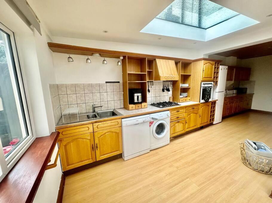 4 Bed House In Daneby Road,Se6 Villa Catford Екстериор снимка